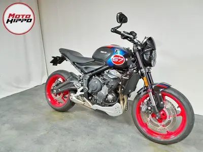 TRIUMPH TRIDENT 660 TRIPLE TRIBUTE EDITION – foto 3