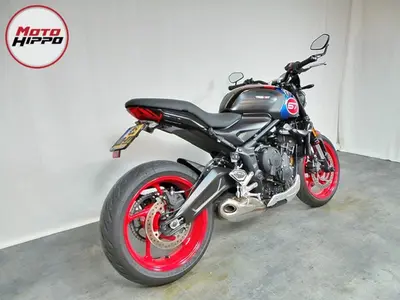 TRIUMPH TRIDENT 660 TRIPLE TRIBUTE EDITION – foto 4