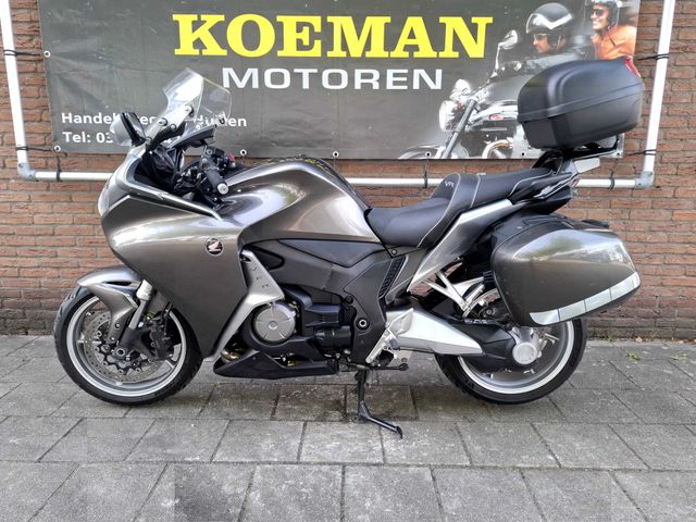 honda - vfr-1200-f-dct-c-abs