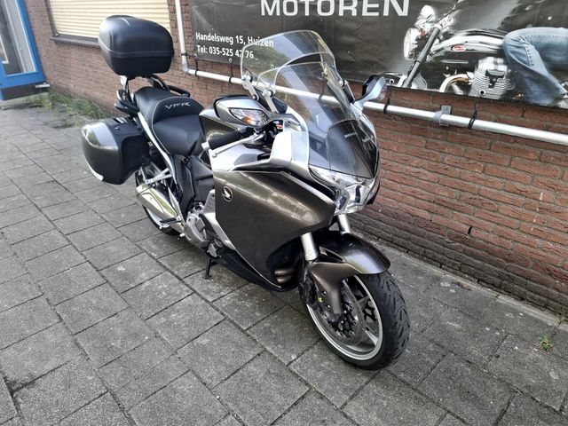 honda - vfr-1200-f-dct-c-abs