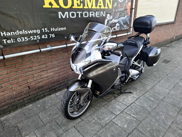 honda - vfr-1200-f-dct-c-abs