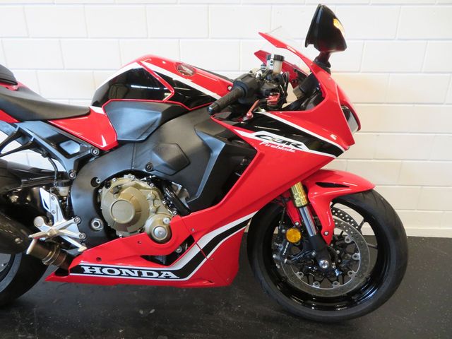 honda - cbr-1000-rr-fireblade