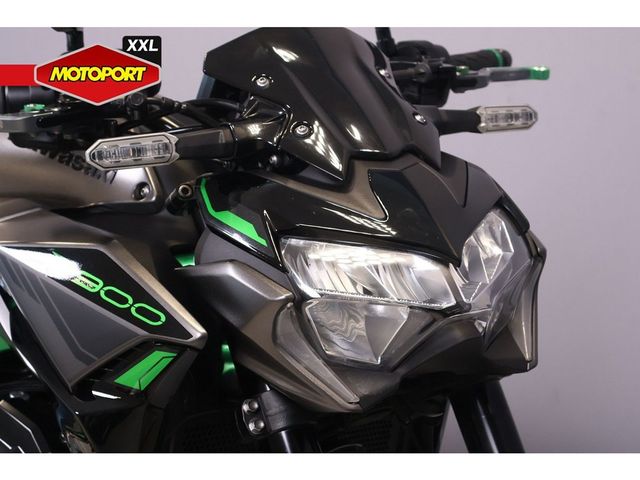 kawasaki - z900