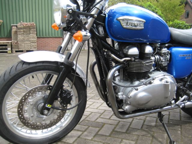 triumph - thruxton-900