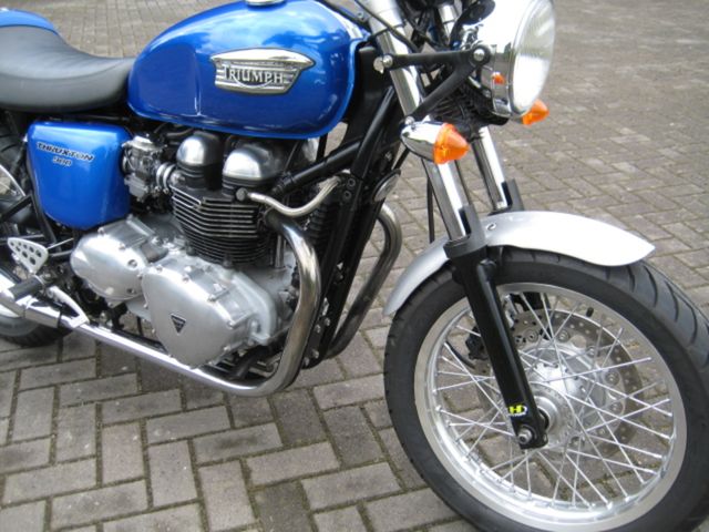 triumph - thruxton-900