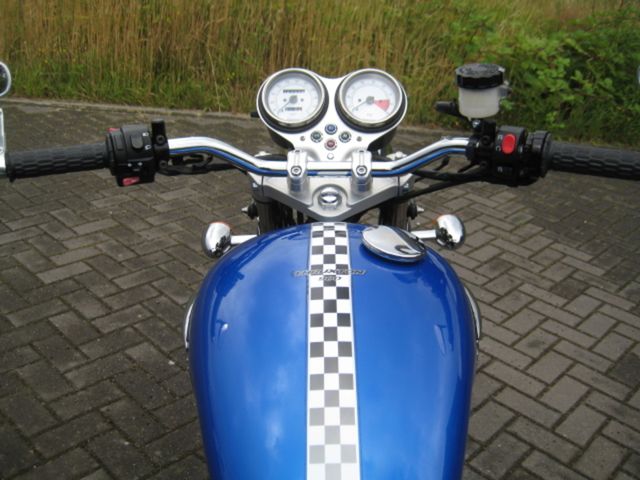 triumph - thruxton-900