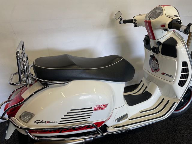 vespa - gts-300-super-sport