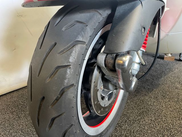 vespa - gts-300-super-sport
