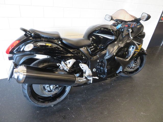suzuki - gsx-r-1300-hayabusa