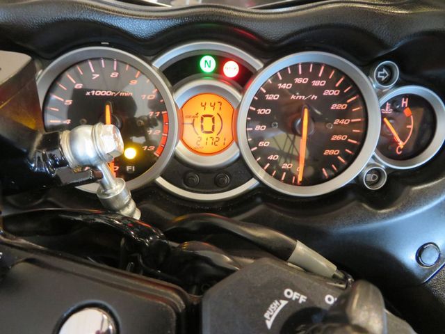 suzuki - gsx-r-1300-hayabusa
