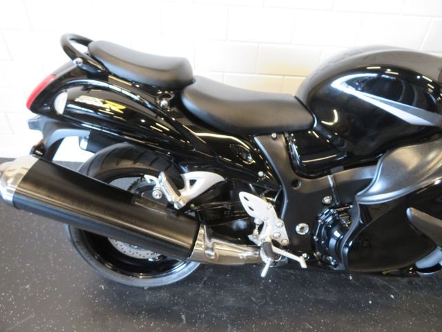 suzuki - gsx-r-1300-hayabusa
