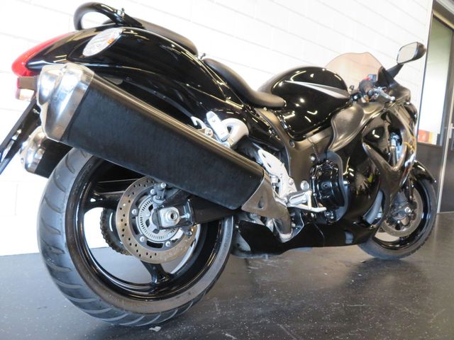 suzuki - gsx-r-1300-hayabusa