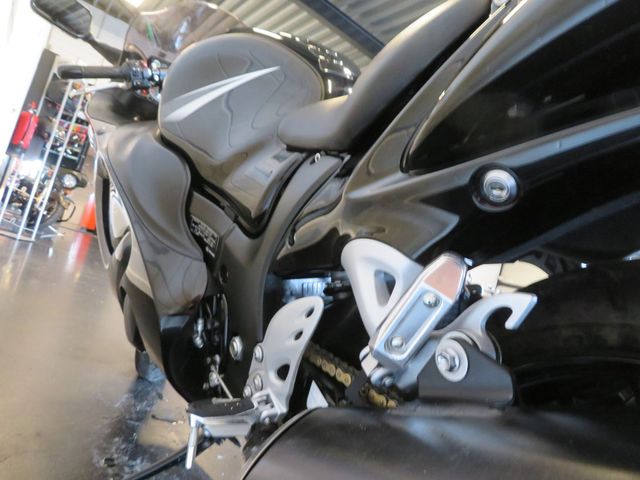suzuki - gsx-r-1300-hayabusa