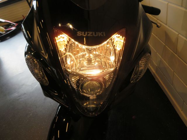 suzuki - gsx-r-1300-hayabusa