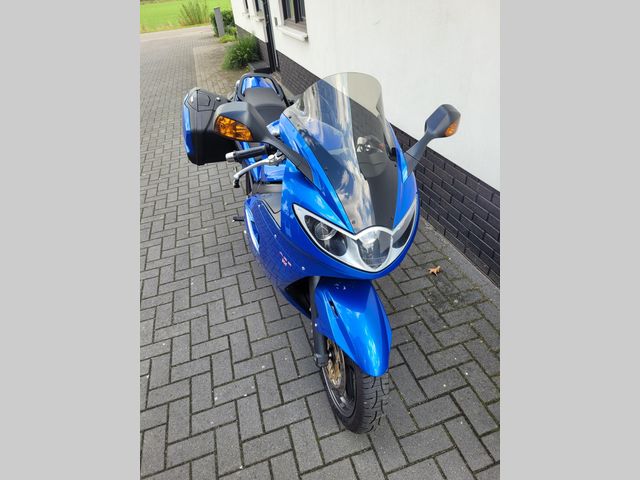 triumph - sprint-st-1050-abs