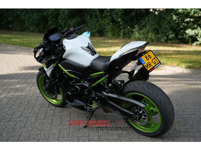 kawasaki - vn-900-custom