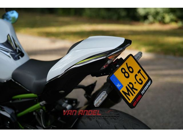 kawasaki - vn-900-custom
