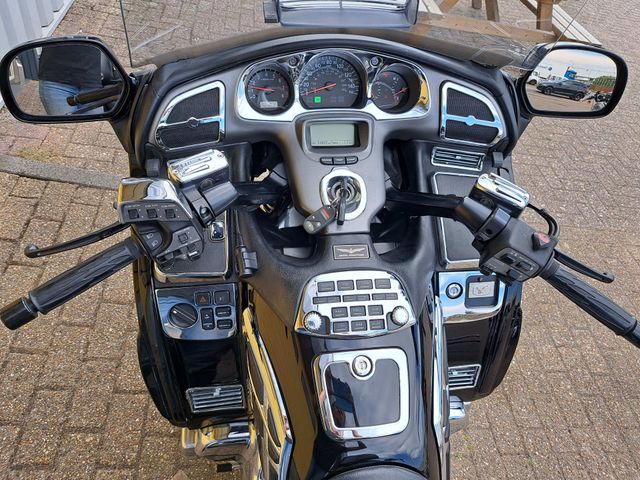 honda - gl-1800-goldwing