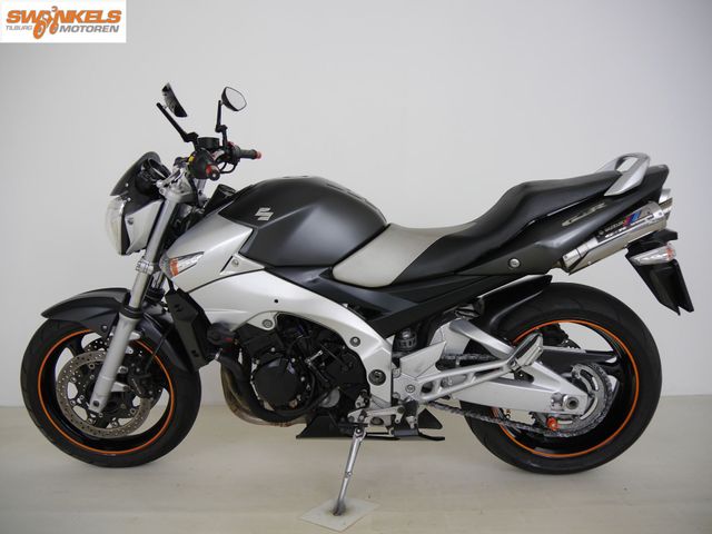suzuki - gsr-600