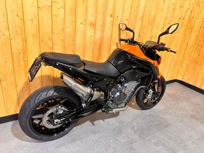 KTM 890 DUKE – foto 3