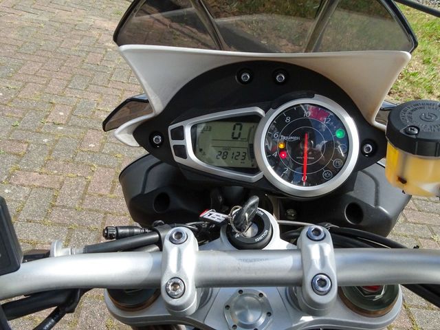 triumph - speed-triple-1050