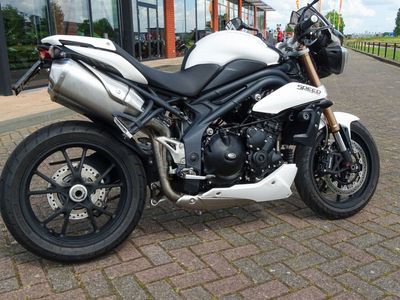 TRIUMPH SPEED TRIPLE 1050 – foto 3