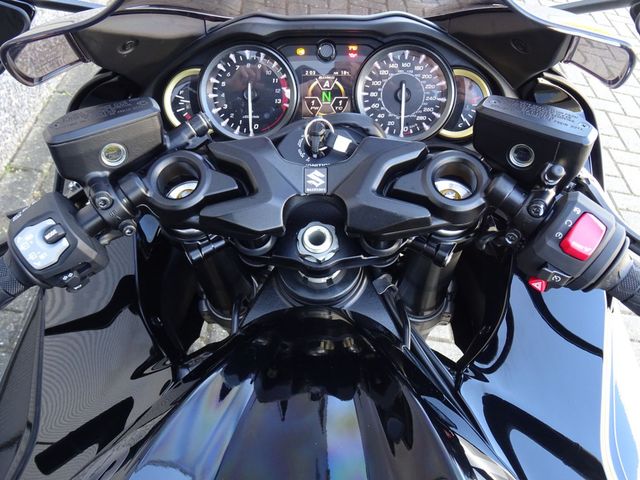 suzuki - gsx-r-1300-hayabusa