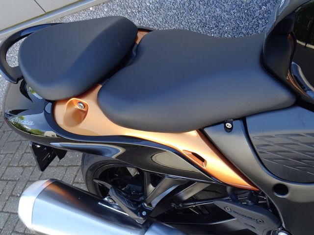 suzuki - gsx-r-1300-hayabusa
