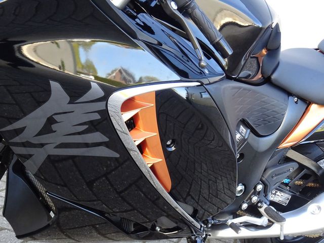 suzuki - gsx-r-1300-hayabusa
