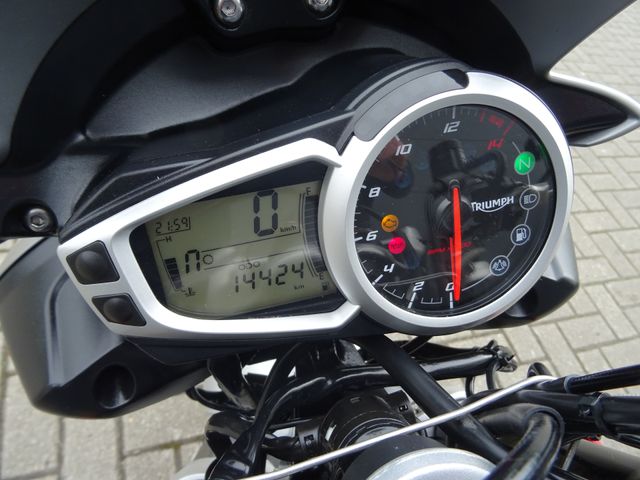 triumph - street-triple-r