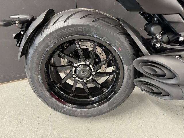 triumph - rocket-3-r-evel-knievel-limited-edition