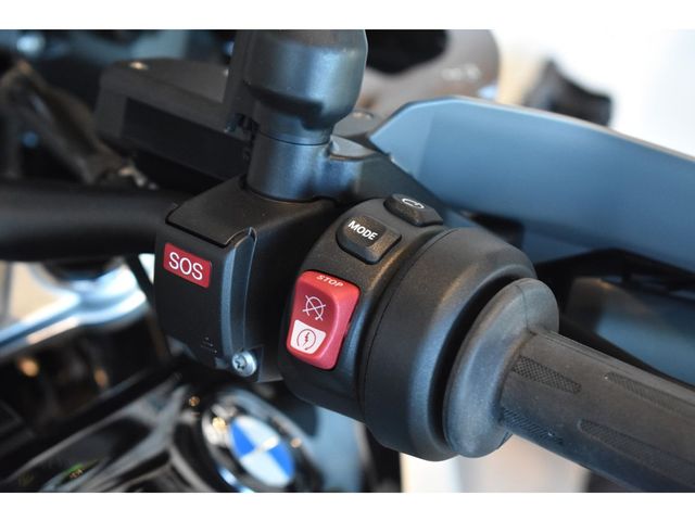 bmw - r-1300-gs-triple-black