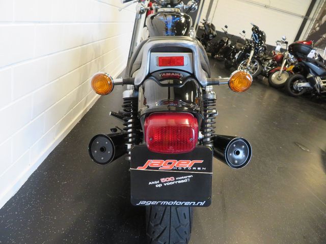 yamaha - vmx-1200-black-max