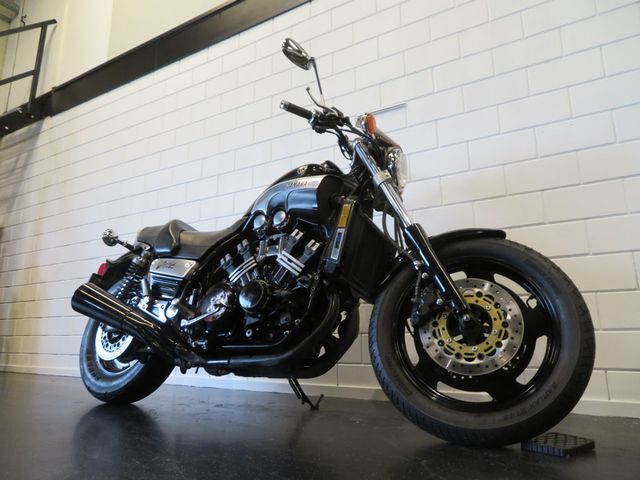 yamaha - vmx-1200-black-max