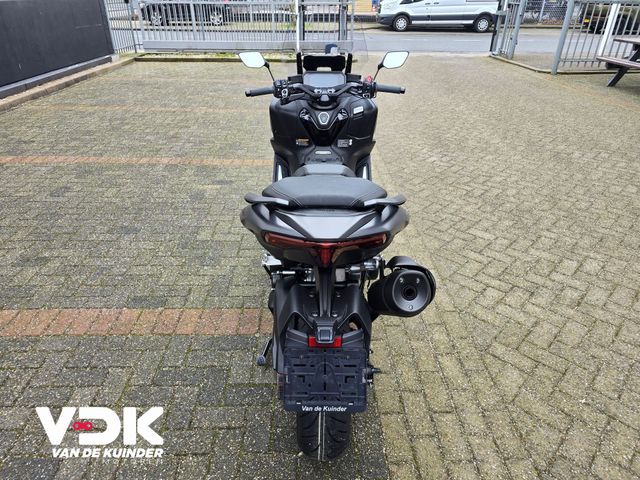 yamaha - tmax-tech-max-560