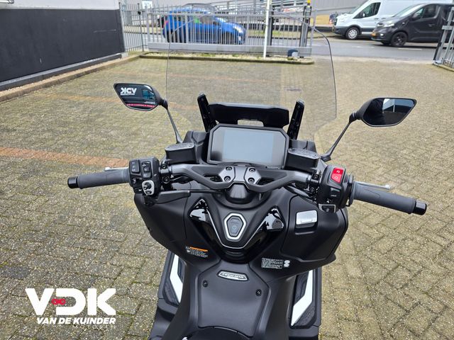 yamaha - tmax-tech-max-560