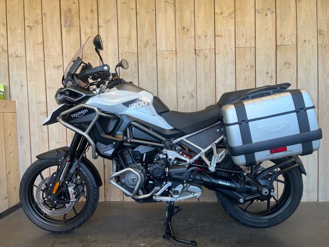 triumph - tiger-1200-gt