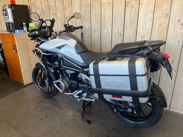 triumph - tiger-1200-gt