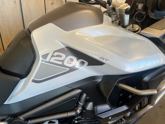 triumph - tiger-1200-gt