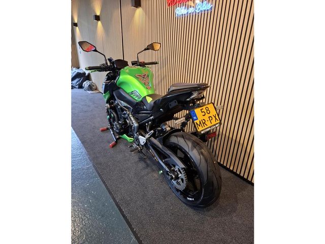 kawasaki - z900