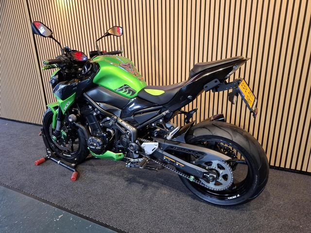 kawasaki - z900