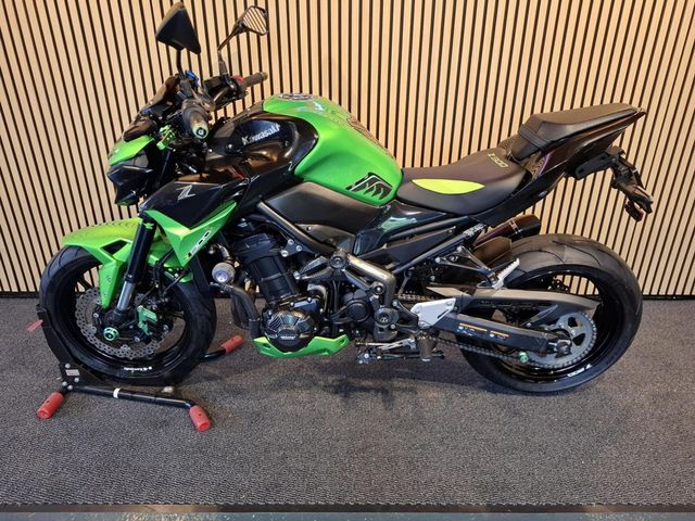 kawasaki - z900