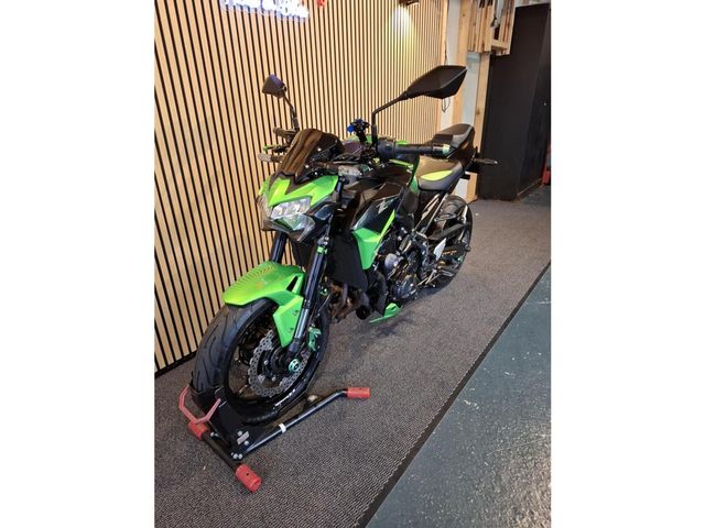 kawasaki - z900