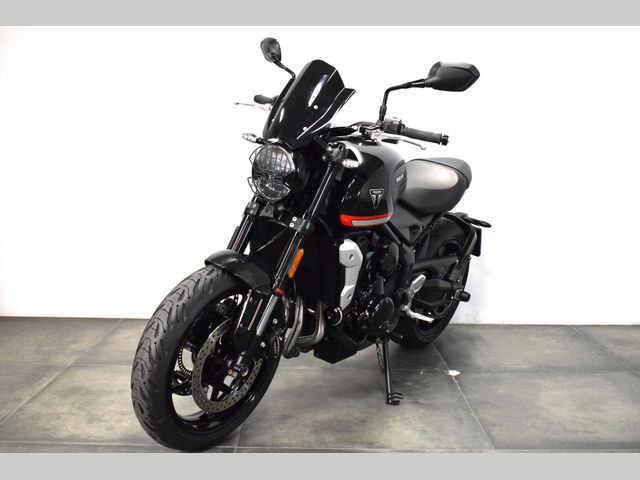 triumph - trident-660