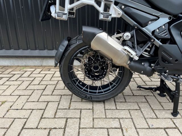 bmw - r-1300-gs-adventure-triple-black