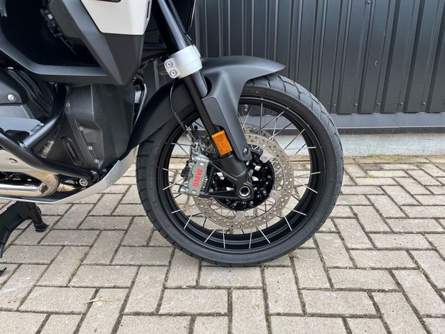 bmw - r-1300-gs-adventure-triple-black