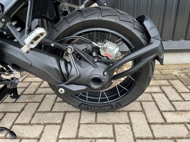 bmw - r-1300-gs-adventure-triple-black