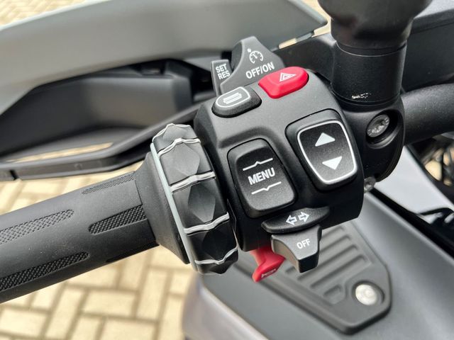 bmw - r-1300-gs-adventure-triple-black