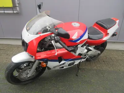 HONDA CBR 400 RR – foto 4