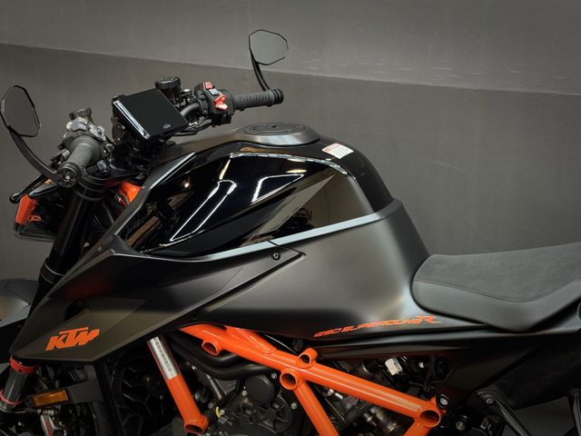 ktm - 1290-super-duke-r